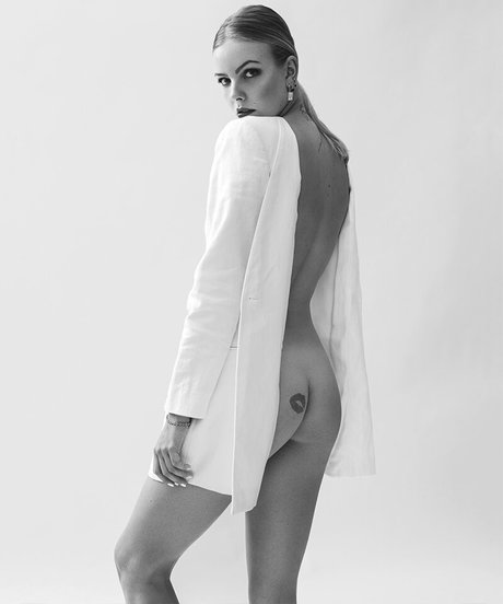 Marie Mohr onlyfans striptease