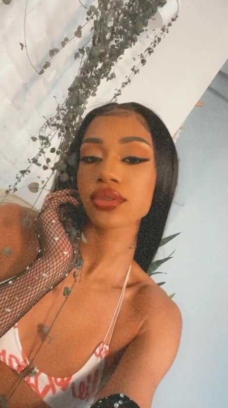 MswetwetBanks onlyfans nude pics