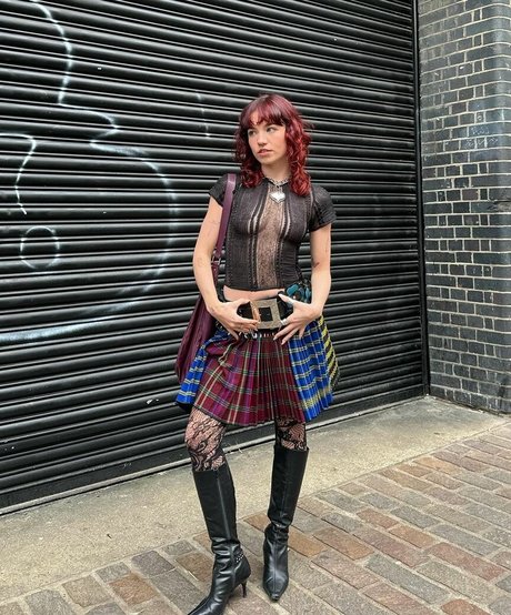 Lara Adkins onlyfans leak porn