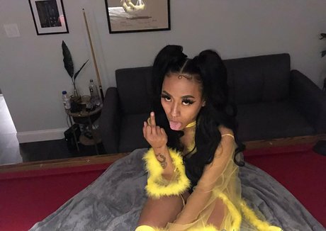 kat2wavvy onlyfans model