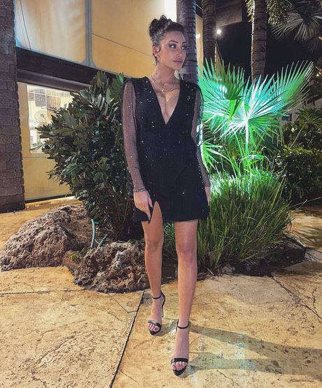 Chen Levi onlyfans model images