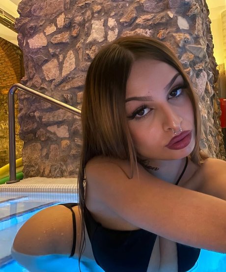 aliih hx onlyfans naked