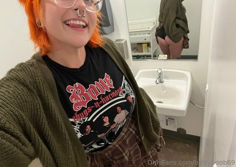 bettyboob69 onlyfans leakes