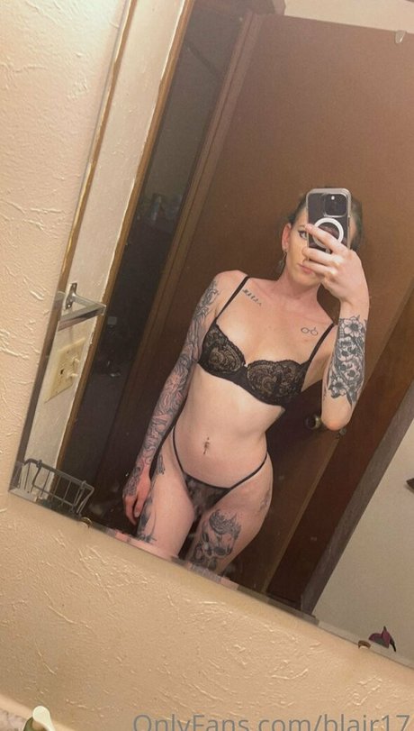 blair17 onlyfans ass