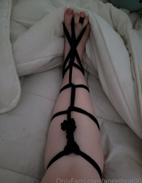 angelbrat00 onlyfans striptease