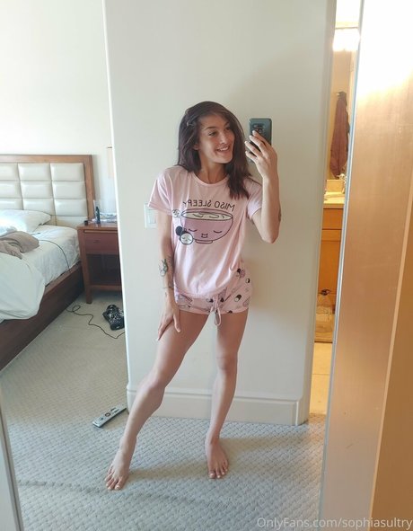 sophiasultry onlyfans nude leaks