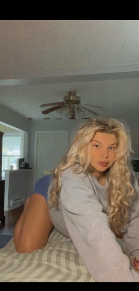 thebustybxtch nude onlyfans leaked