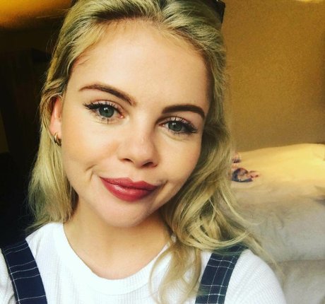 Saoirse Monica Jackson onlyfans photos