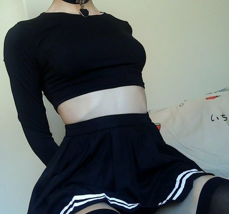 jadedwaifuwu onlyfans posts