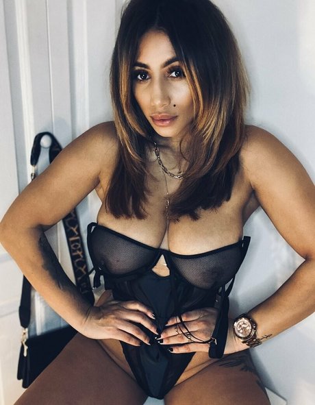 Kayleigh Morris nudes only fans