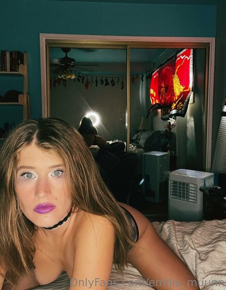 emilia muunn onlyfans model photo