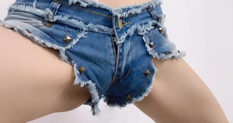 Lucky Lily onlyfans leak ass