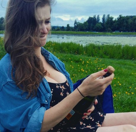 Rachel H onlyfans model images