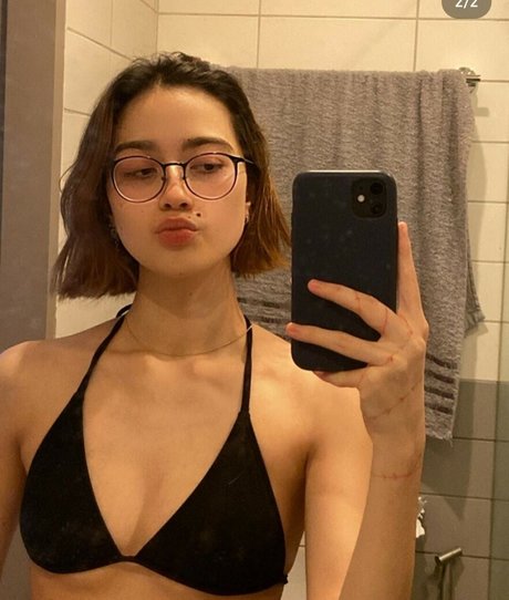 Alexiasav only fans nude leaks