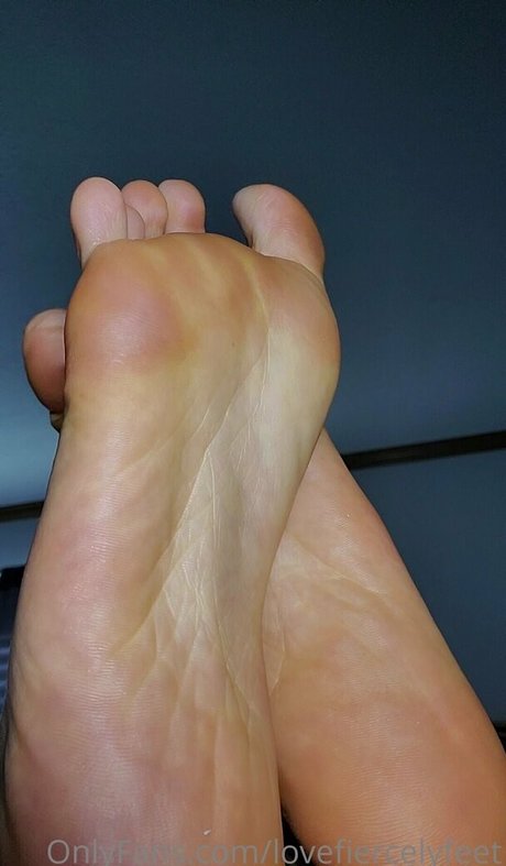lovefiercelyfeet onlyfans star