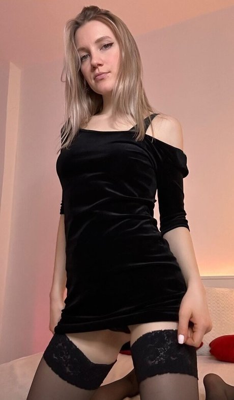 Alice Pure onlyfans pic