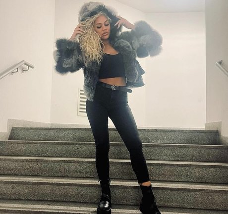 adinaa99 desnuda onlyfans