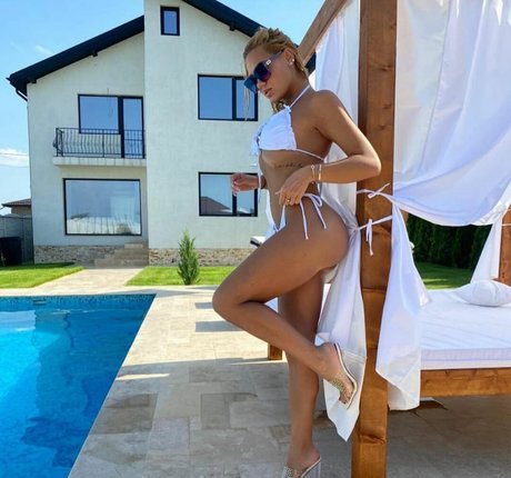 adinaa99 nude leaked onlyfans