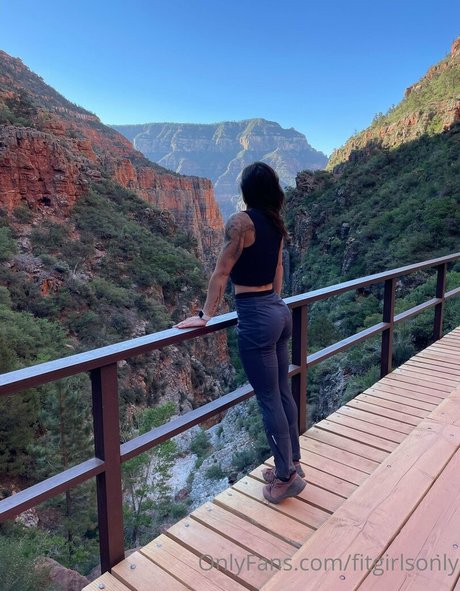 famous female onlyfans beautiful nude image