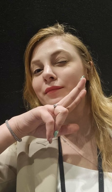 Sydney Poniewaz only fans nudes