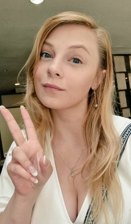 Sydney Poniewaz leaks only fans