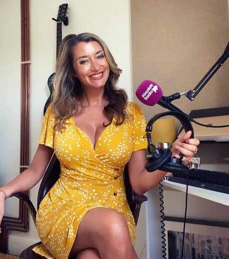 Sarah Champion onlyfans nude tits