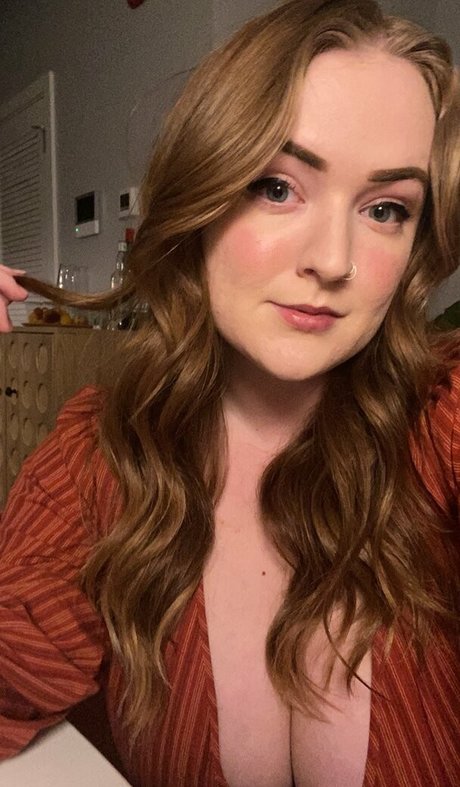 Cayley M Profile pic