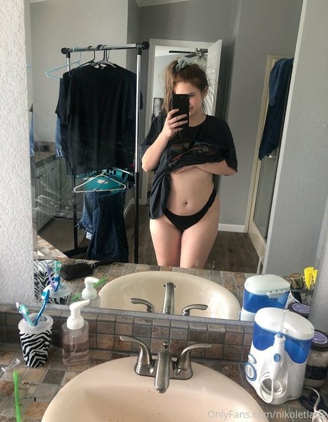 nikoletlarie nude onlyfans pics