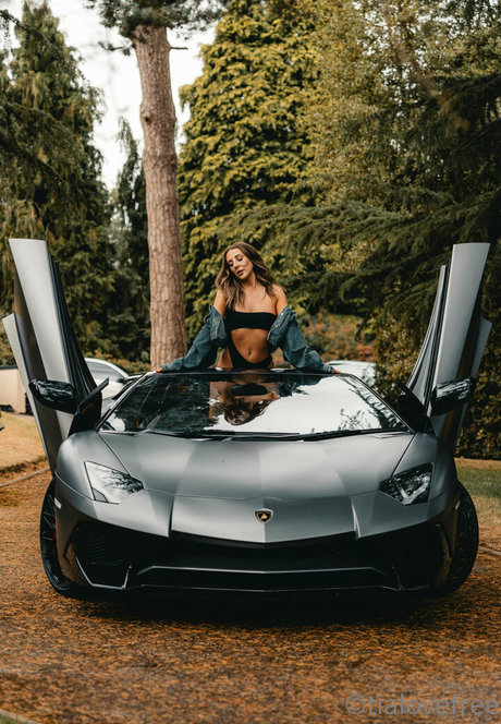 tia love only fans photos