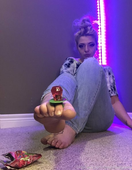 oliviafeetqueen nude onlyfans leaks