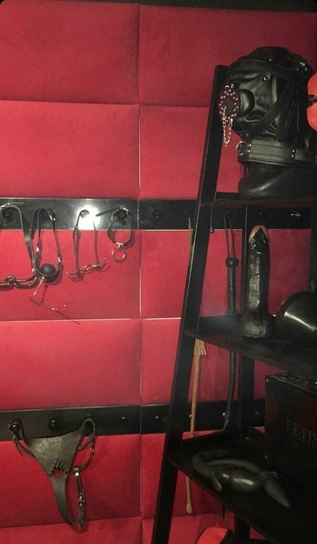 hottestvenus vip onlyfans strip