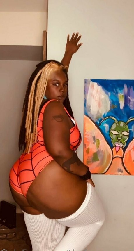 thefamouspeachesandcream hot onlyfans