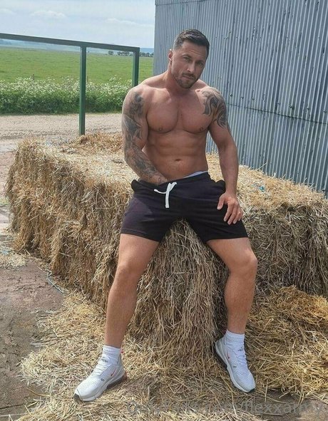 flexxarmy onlyfans picture