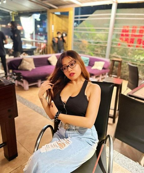 Simran Kaur Hundal onlyfans picture