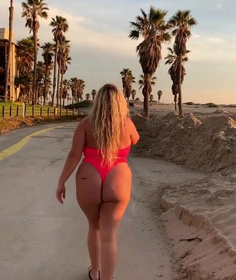 Lo Sangstaaa onlyfans photos