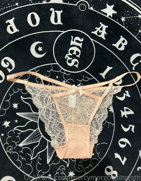 mercymorgbigtitsgoth onlyfans.