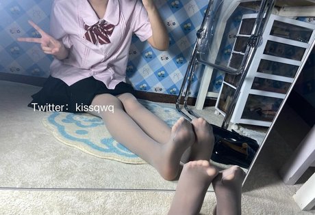 KissQwQ onlyfans public photos