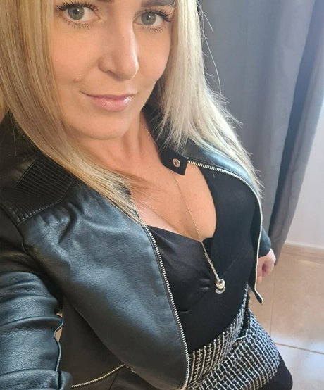 Ashley Campbell nude only fans