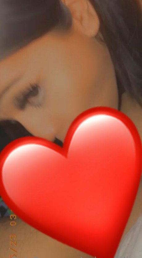 noisynadiaa onlyfans boobs