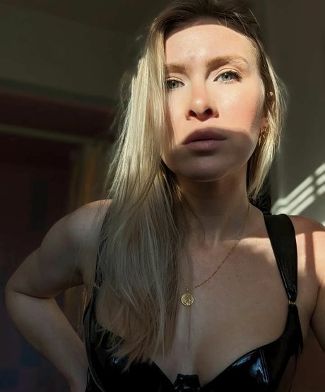 Mallory Moore naked only fans