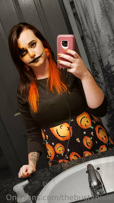 thebustypixie xxx onlyfans