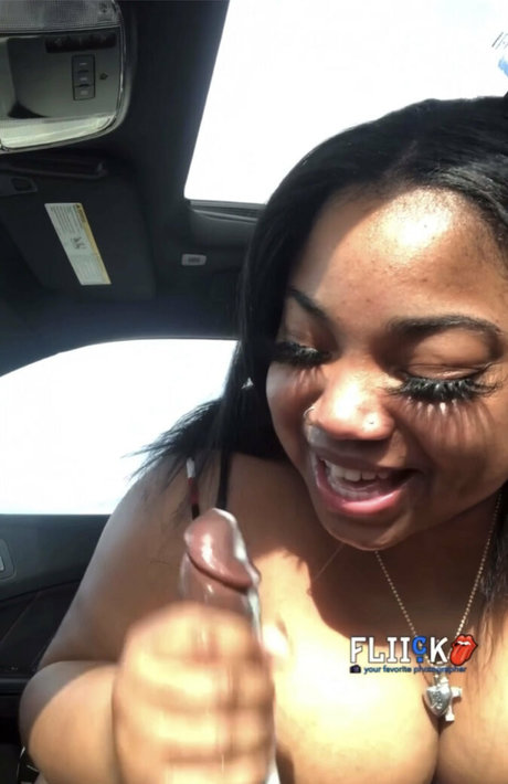 myvibesni only fans pic