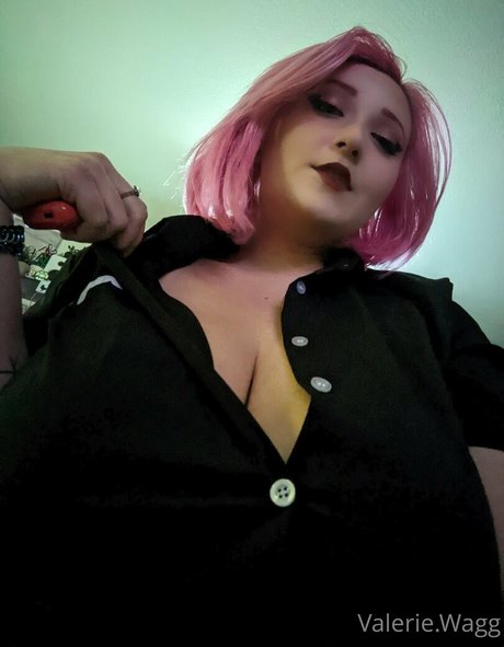 Valerie wagg Profile pic