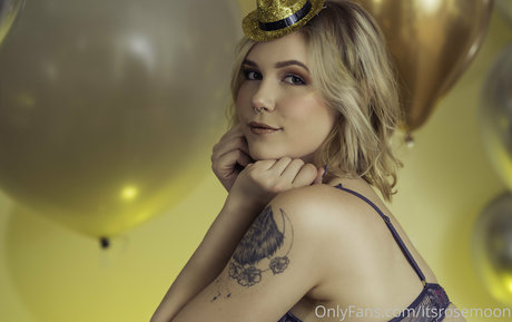 itsrosemoon onlyfans post