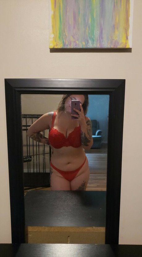 Melina Azzizi nsfw onlyfans