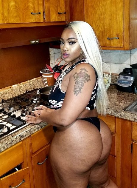 fineapple diva onlyfans picture