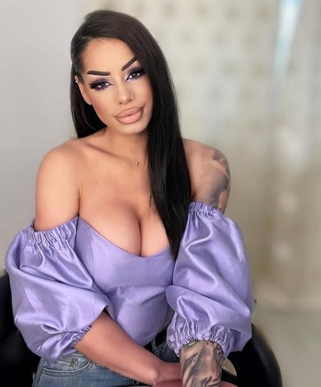 Patrisia Grebelnaia onlyfans strip tease