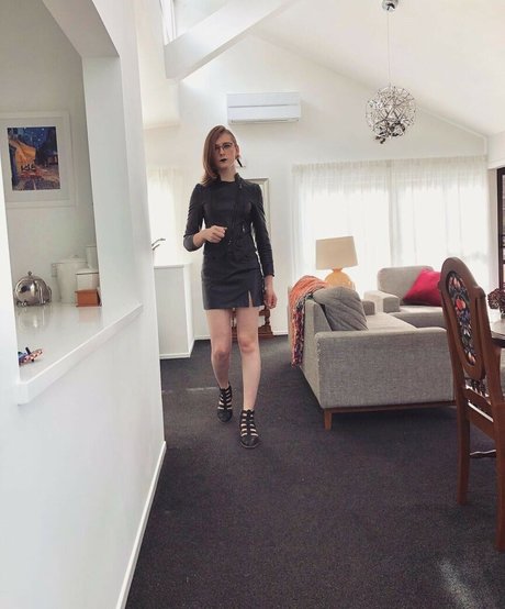 Alice In Wonder1and onlyfans model images