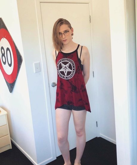 Alice In Wonder1and onlyfans nude