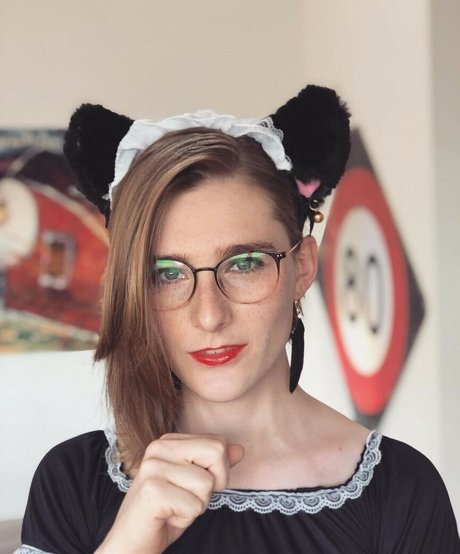 Alice In Wonder1and onlyfans ass